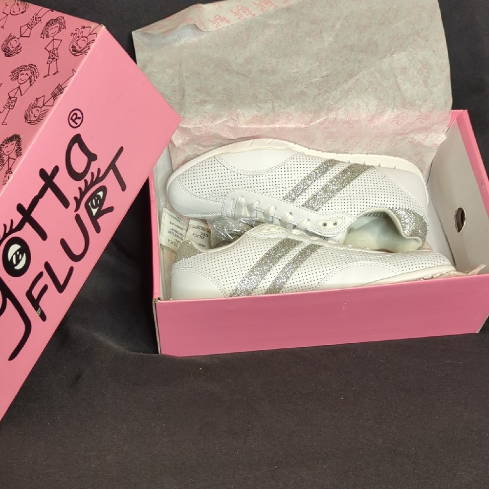Gotta Flurt Women's Sparkling White and Silver Sneakers